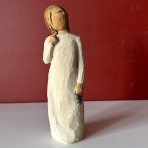 👛 (ANY 2/$35) WILLOW TREE Demdaco Susan Lordi 2005 Remember Figurine With Flower